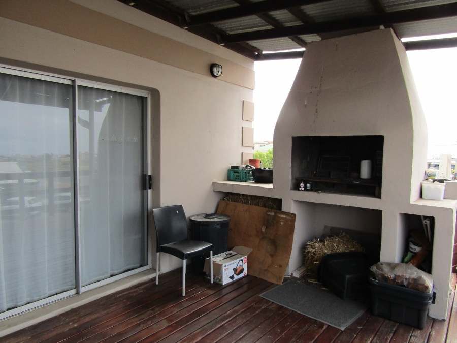 8 Bedroom Property for Sale in Wavecrest Eastern Cape